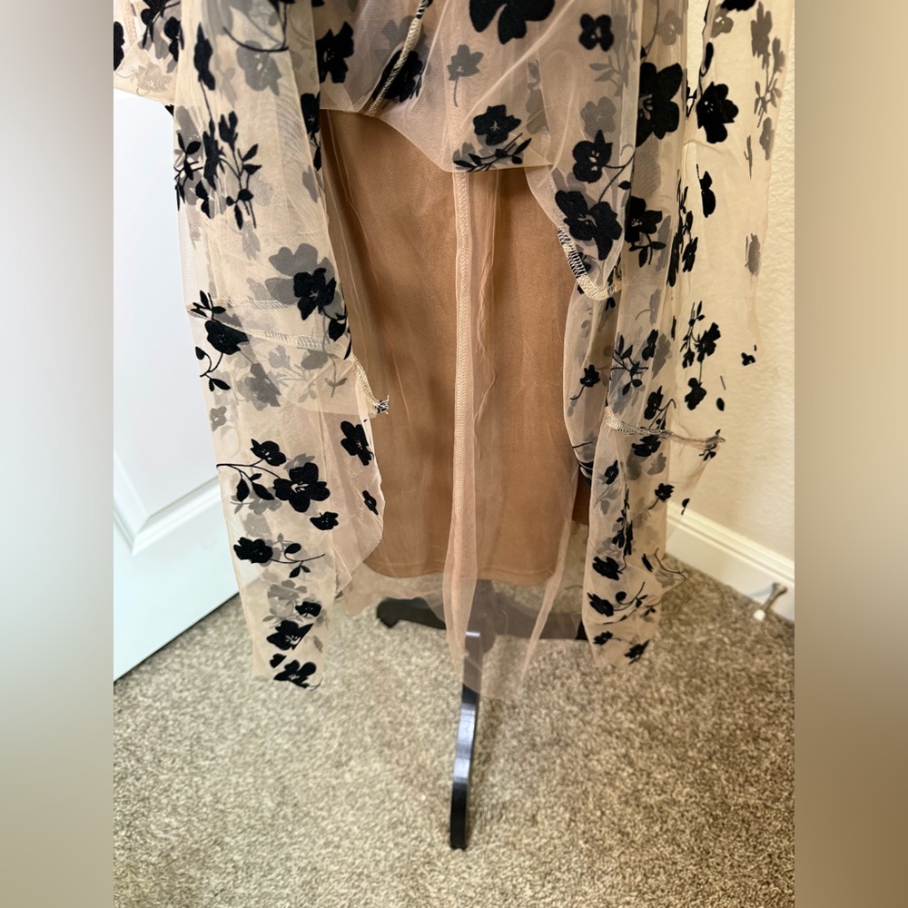 Chicwish SZ S/M 3D Black Velvet Floral and Tan Mesh Tulle Lined Elastic waist - Picture 4 of 9